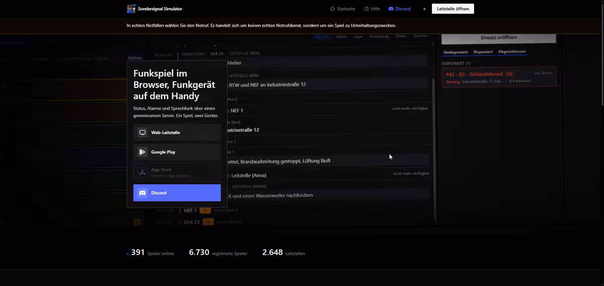Startseite des Sondersignal Simulators mit den Einstiegen Web-Leitstelle, Google Play, App Store und Discord sowie den Live-Zahlen zu Spielern online, registrierten Spielern und Leitstellen.